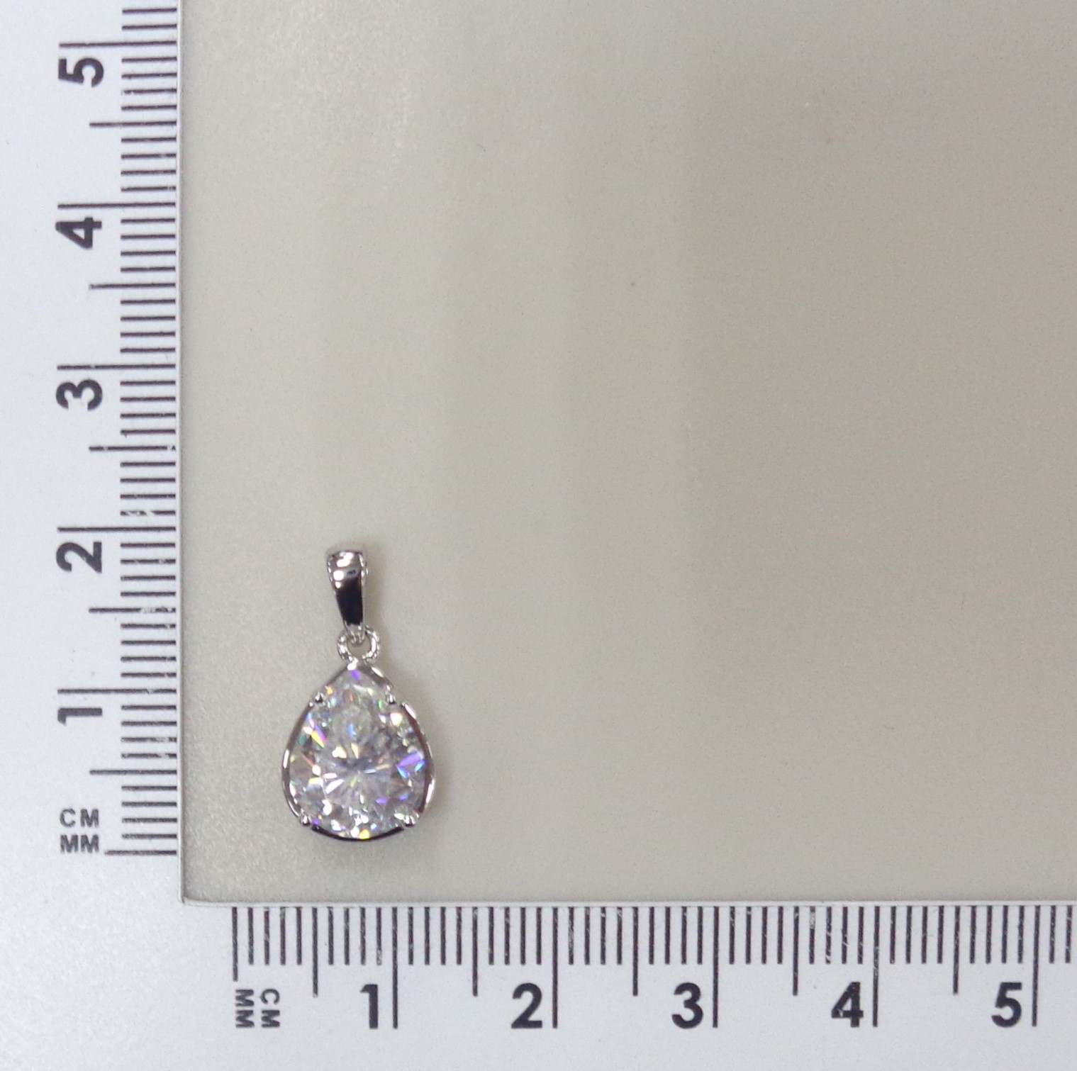 Серебряная подвеска с муассанитом